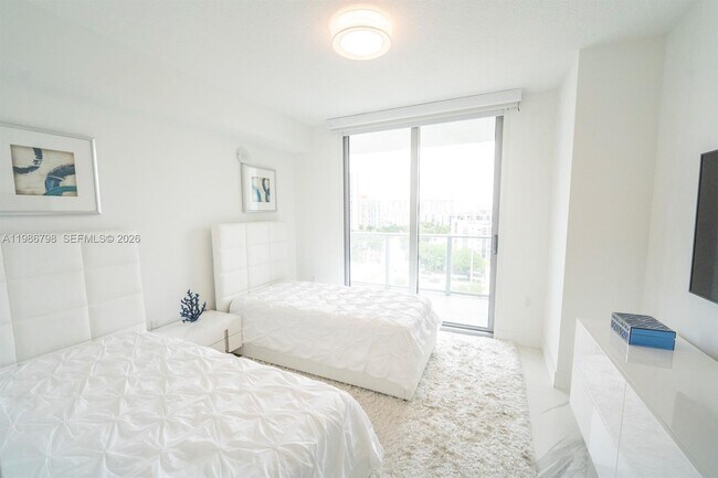 Building Photo - 300 Sunny Isles Blvd