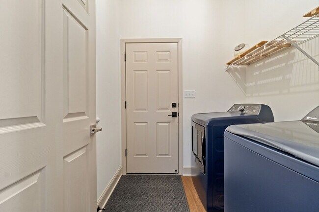 Building Photo - 3244 Cobblestone Dr