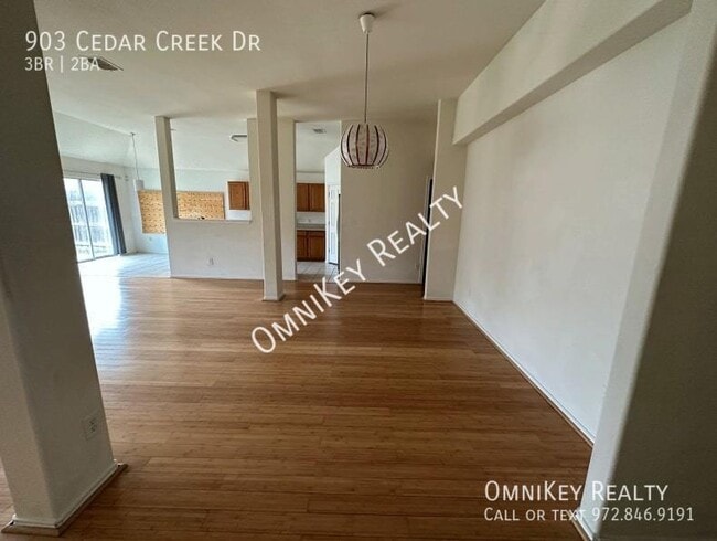 Building Photo - 903 Cedar Creek Dr