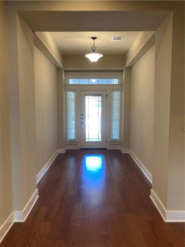 Building Photo - Spacious unit at Sunset Ridge Condos in Tw...