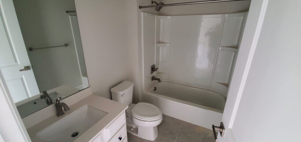 Top level 2nd bathroom - 141 Laurel Pl Ln