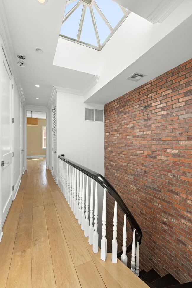Building Photo - 526 Hudson St