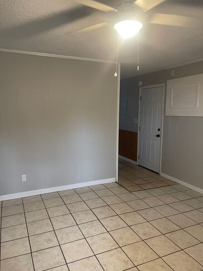 Near Hulburt AFB 2 Bedroom 1 Bath - Near Hulburt Afb 2 Bedroom 1 Bath Home In Mary Esther Fl Building Photo 