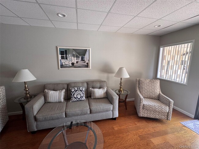 Building Photo - 20 Strathmore Gate Dr
