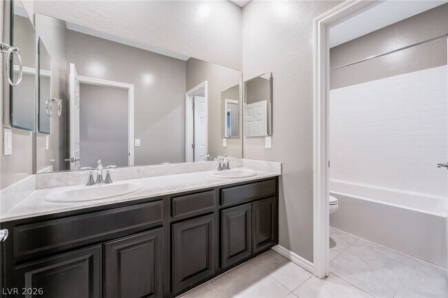 Building Photo - 454 Lost Horizon Ave