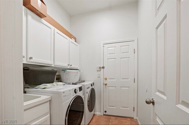 Building Photo - 10500 Eagle Nest St
