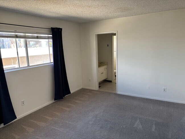 Building Photo - 12711 Matteson Ave