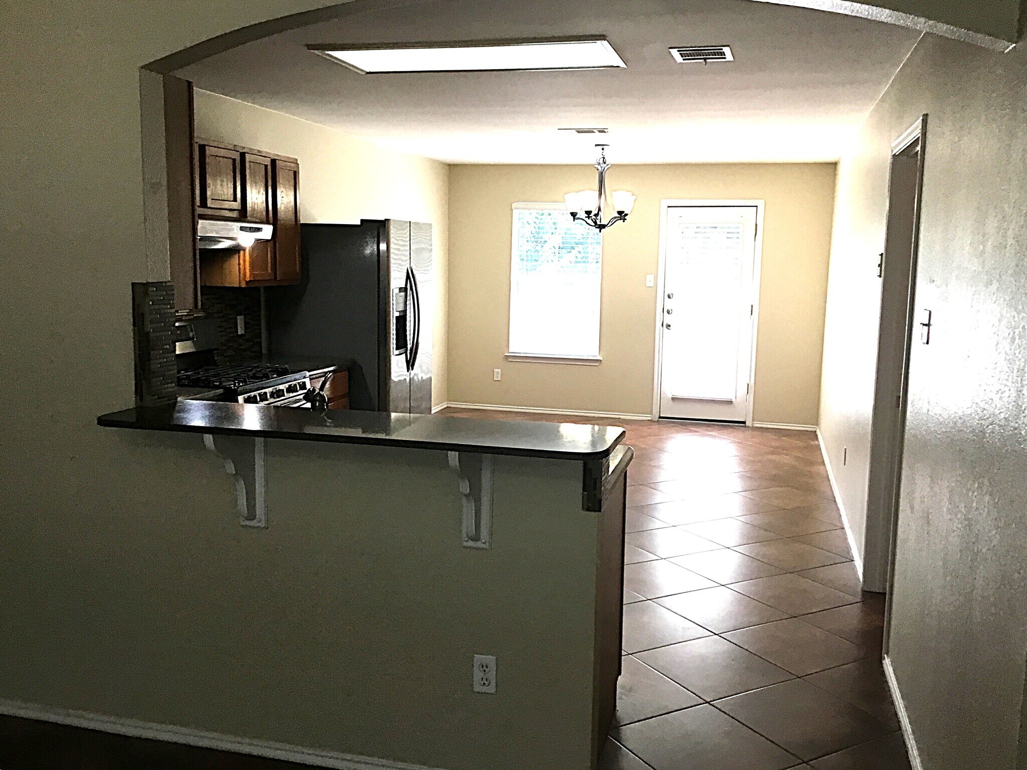 Building Photo - 216 Fall Creek Dr