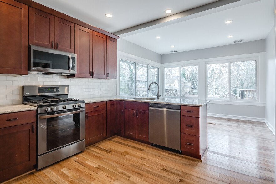 KITCHEN - 309 Warwick Rd