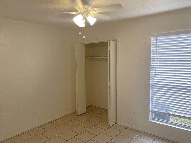 Building Photo - 3408 Lynridge Dr