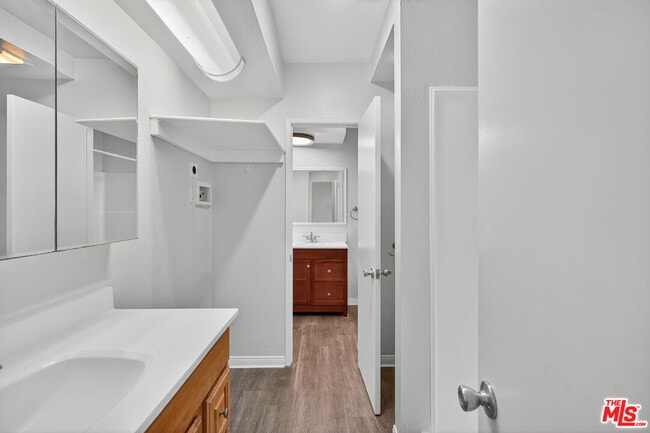 Building Photo - 394 Miraleste Dr