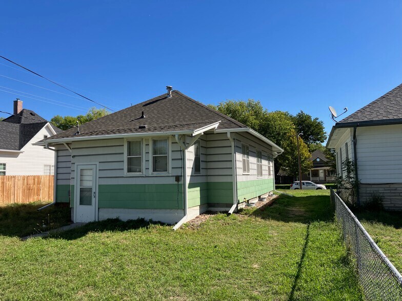 Building Photo - 406 S Chicago Ave