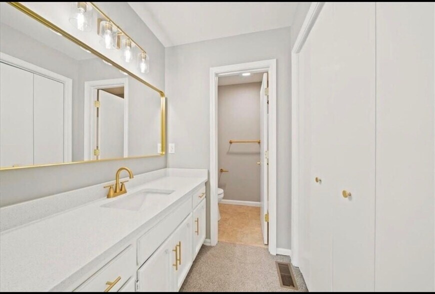 Building Photo - 7109 N Indiana Ave