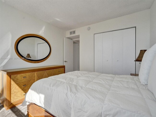 Building Photo - 1400 S Ocean Dr