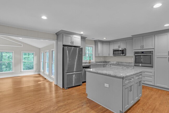 Building Photo - Prestigious Dunwoody Georgia