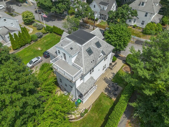 Building Photo - 55 Hale St