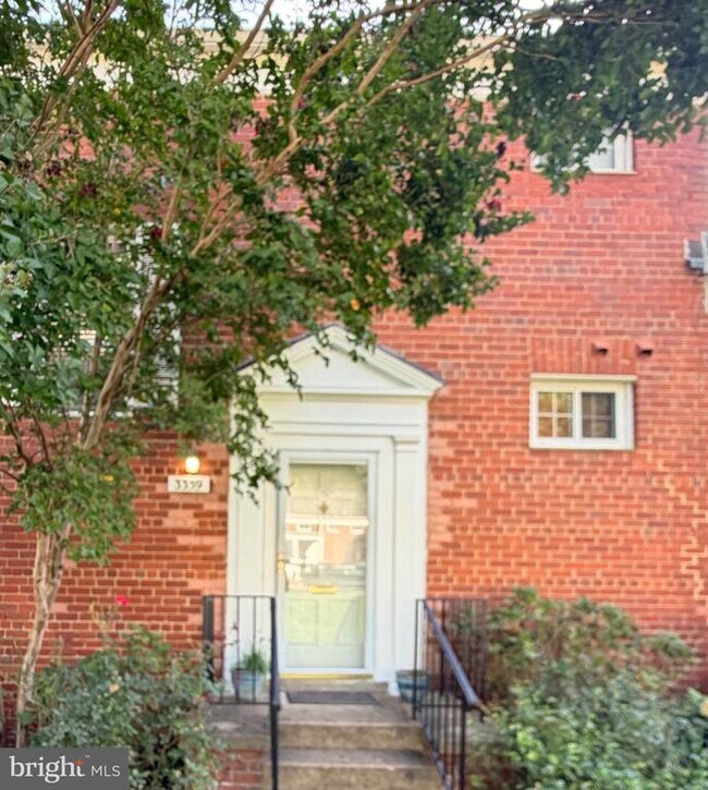 Building Photo - 3359 Martha Custis Dr