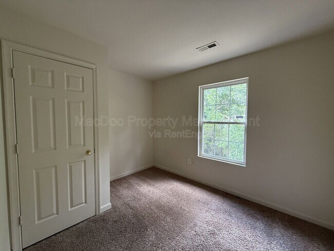 Building Photo - 11009 Bevin Dr