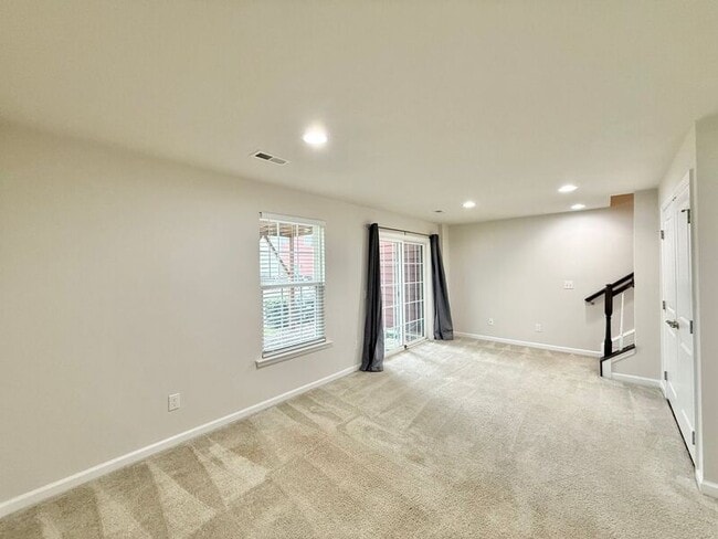 Building Photo - 113 Cross Country Way