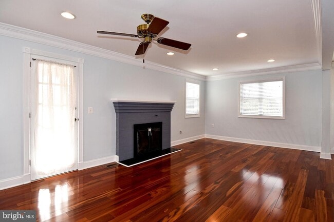 Building Photo - 7125 Harrison Ln