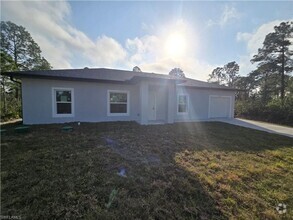 Building Photo - MUST SEE-BRAND NEW THREE BEDROOM, 2 BATH, ...