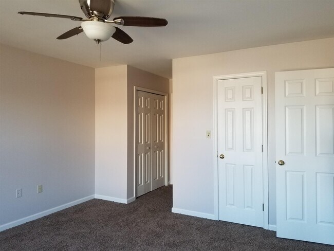 Building Photo - 420 Cherry Ln