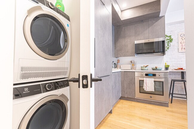 Building Photo - 625 Wilson Ave