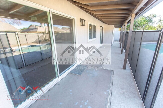 Building Photo - 944 W Meseto Ave