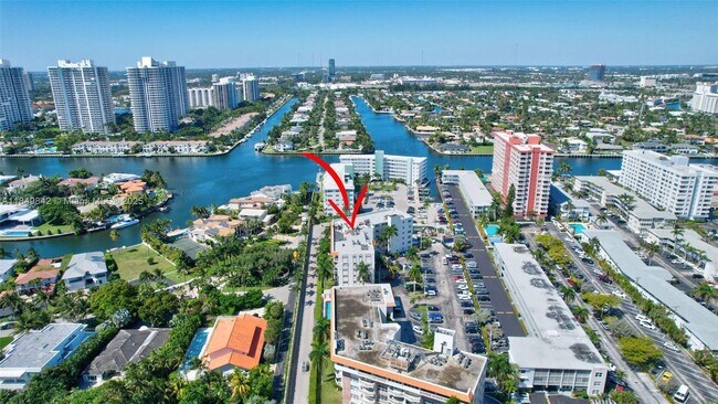 Building Photo - 3181 S Ocean Dr