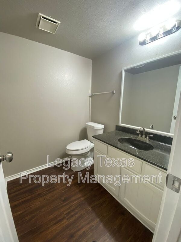 Building Photo - 1608 Sun Valley Dr