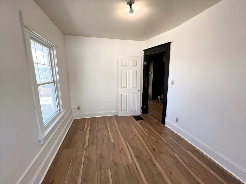 Building Photo - 1171 21st St