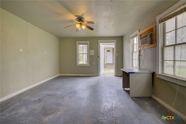 Building Photo - 262 Clemens Ave