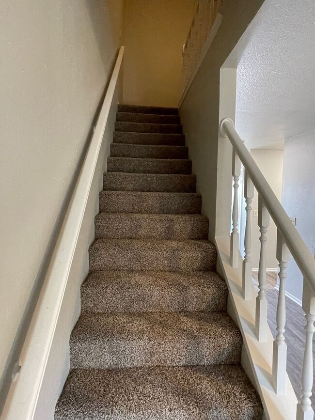 Building Photo - 3 BEDROOM 2 BATH CONDO BY UNT