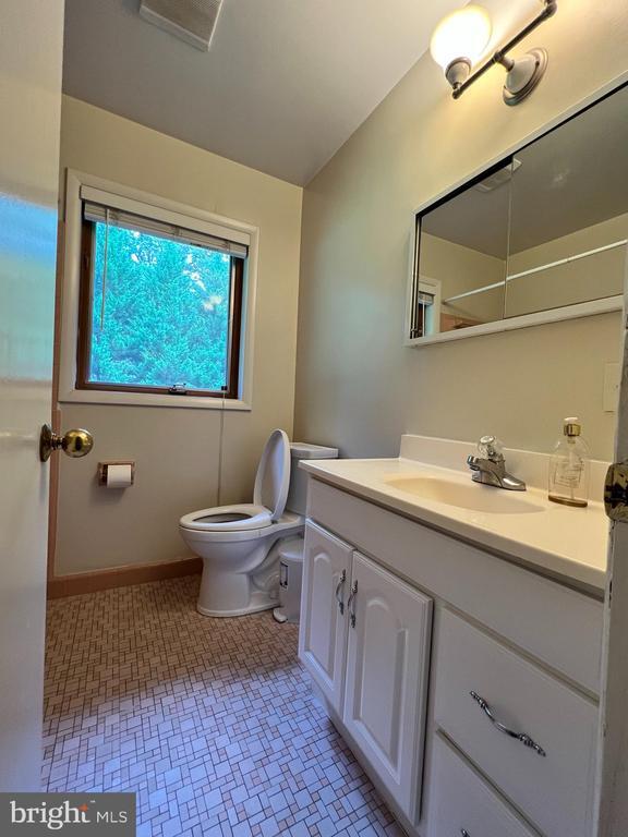 Building Photo - 6710 Persimmon Tree Rd