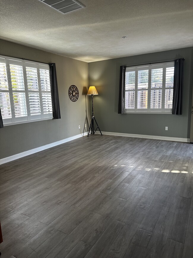 Building Photo - 868 Antiquity Dr