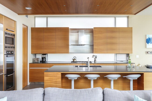 Building Photo - 1013 Mandalay Beach Rd