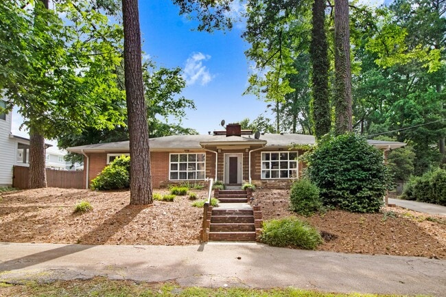 Building Photo - 105 Pineland Cir