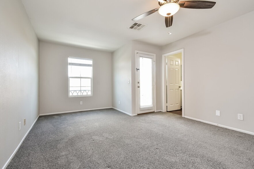 Building Photo - 9213 Millikan Ave