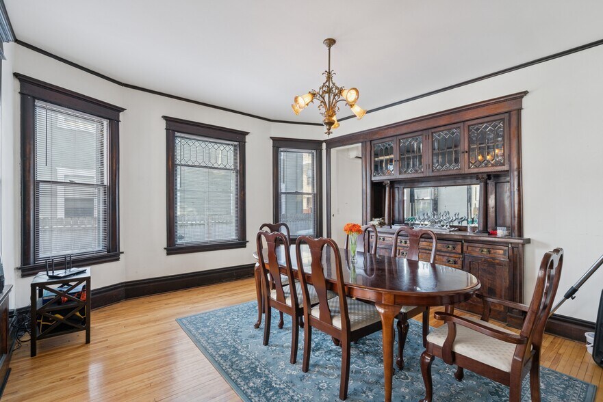 Building Photo - 2120 Emerson Ave S