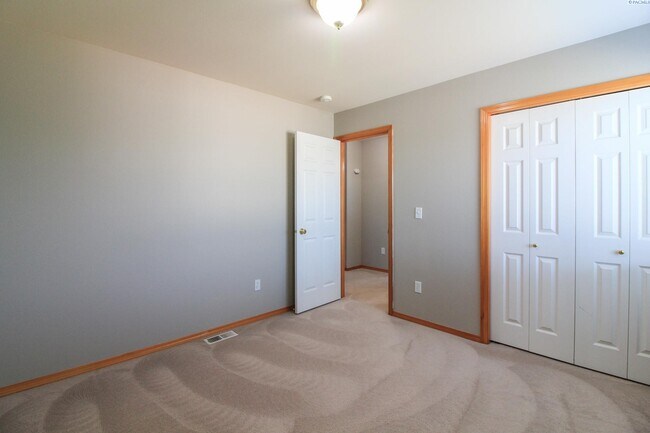 Building Photo - 4 Bed/3 Bath South Richland Home