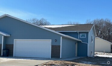 Building Photo - 3 Bedroom Duplex