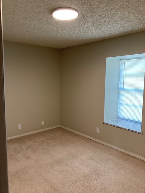 2nd Bedroom - 4715 SE Adams Blvd