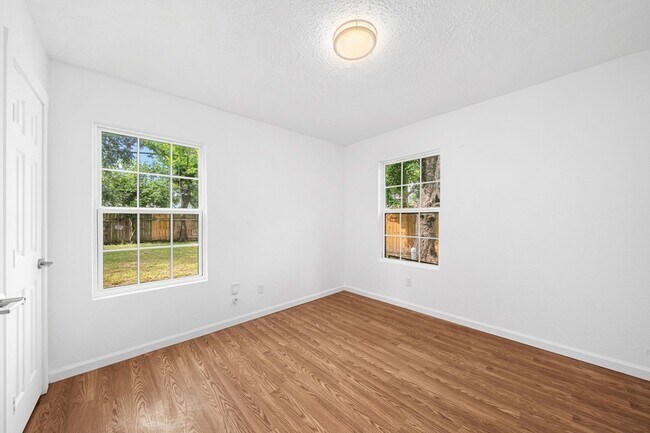 Building Photo - 2108 Camille St