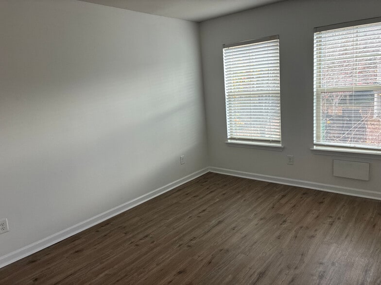 Building Photo - Room in Townhome on Bayrose Cir