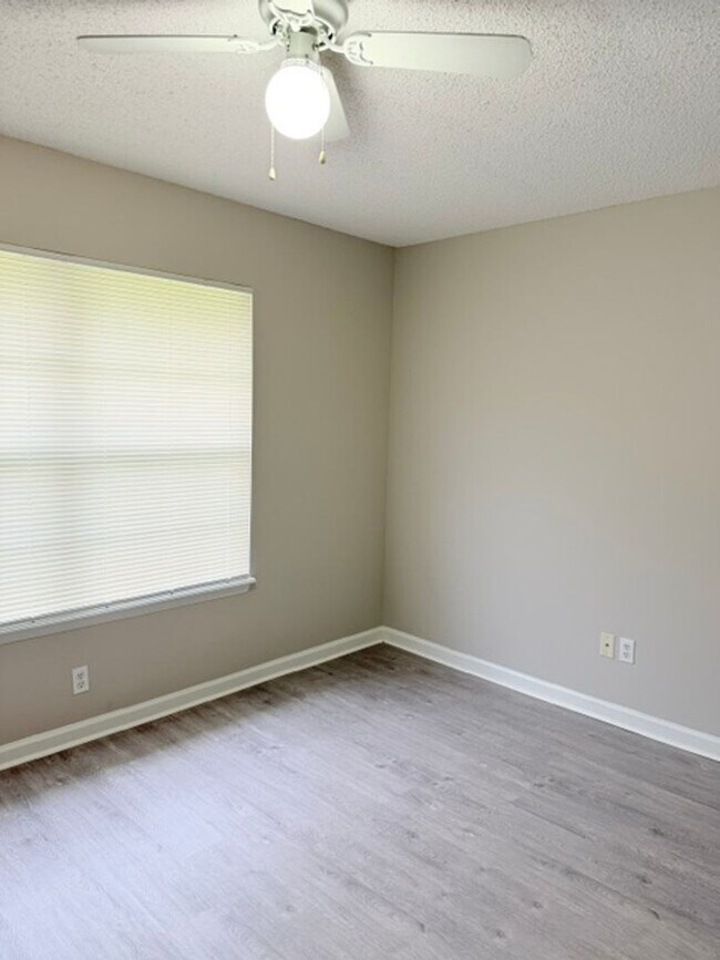 Building Photo - 25 Ryarbor Dr