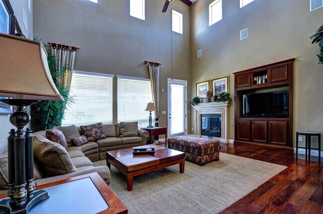 Building Photo - 1318 Surrey Downs Ln