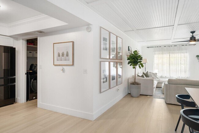 Building Photo - 232 Wellesley Dr