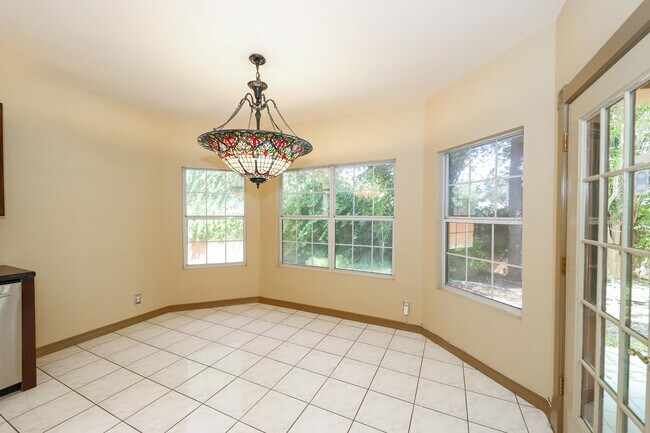 Building Photo - 503 W Avon Ct