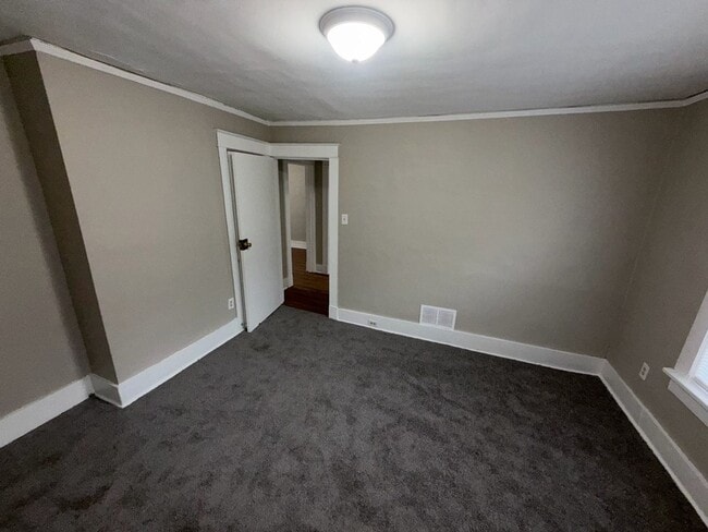 Building Photo - Cozy 2-Bed, 1-Bath Home with Great Location