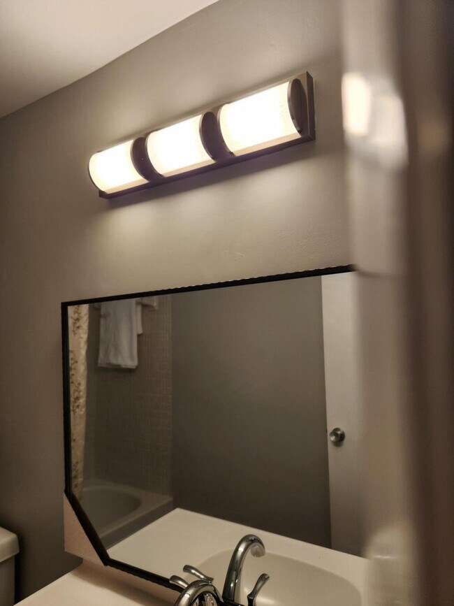 Building Photo - 2606 Garden Dr S